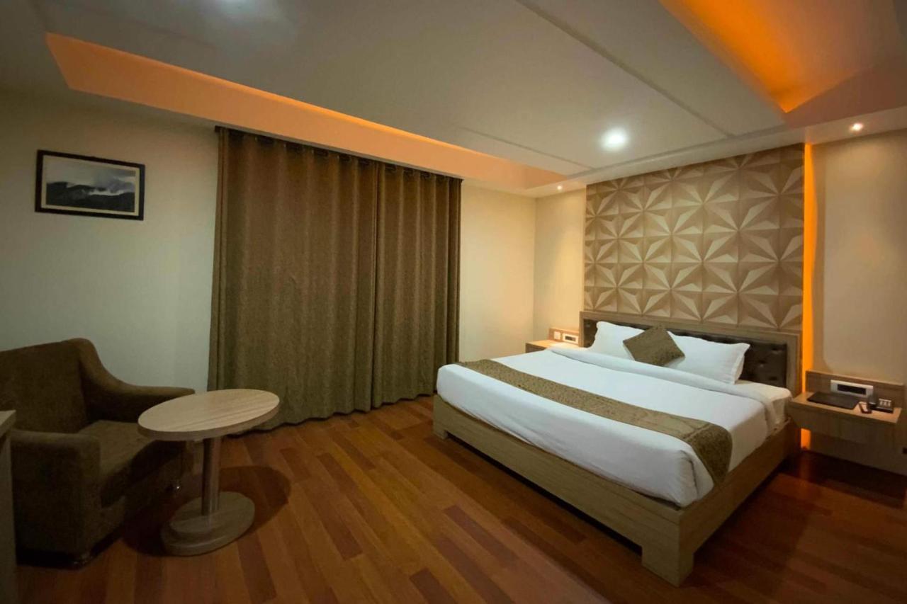 Hotel The Kalyaniz Guwahati Esterno foto