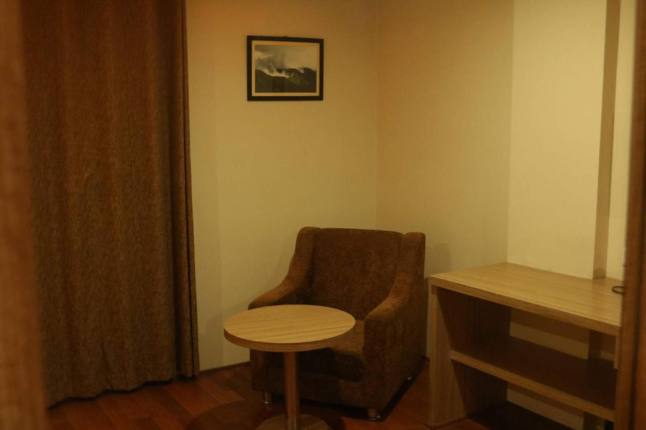 Hotel The Kalyaniz Guwahati Esterno foto