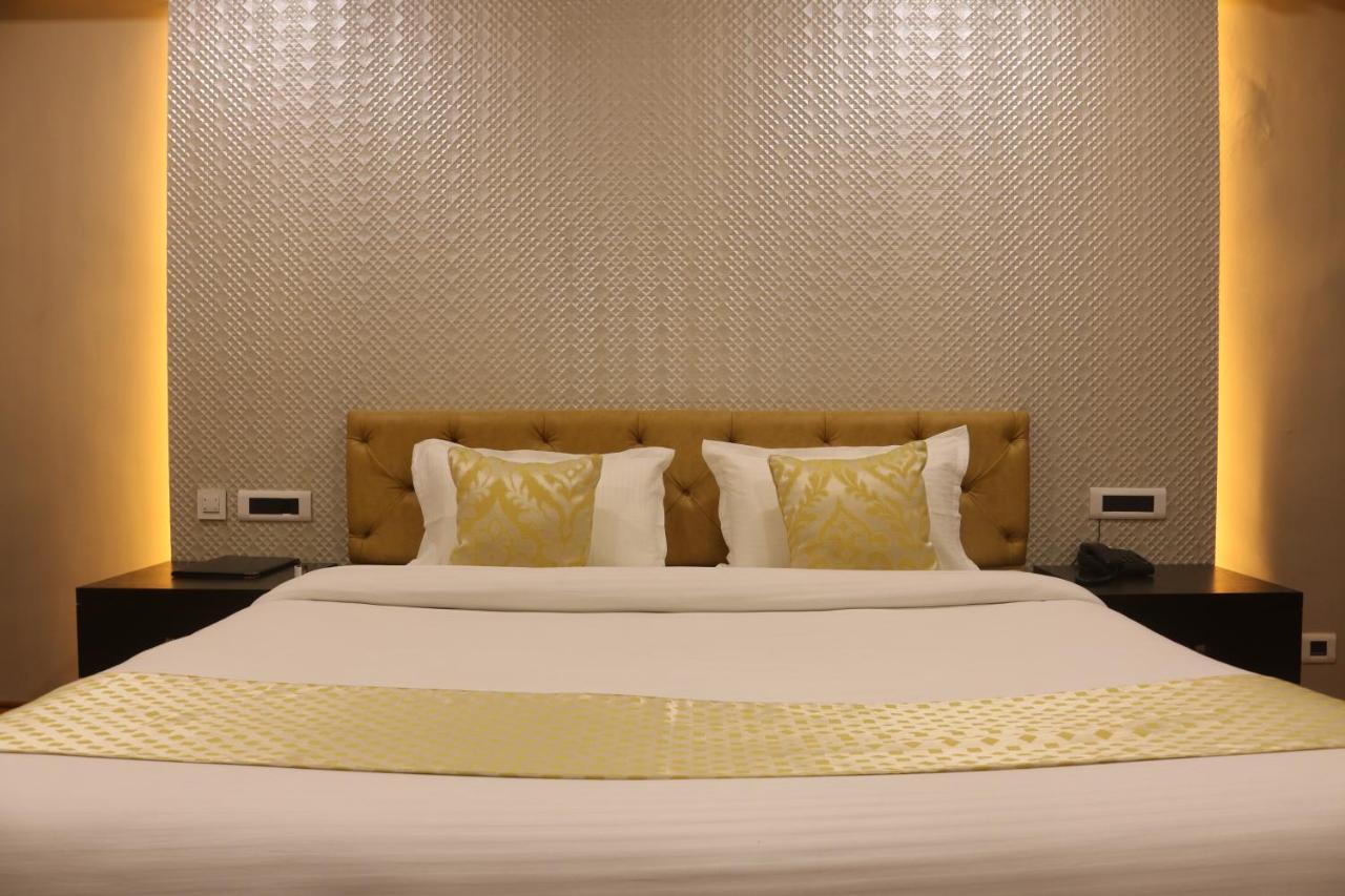 Hotel The Kalyaniz Guwahati Esterno foto