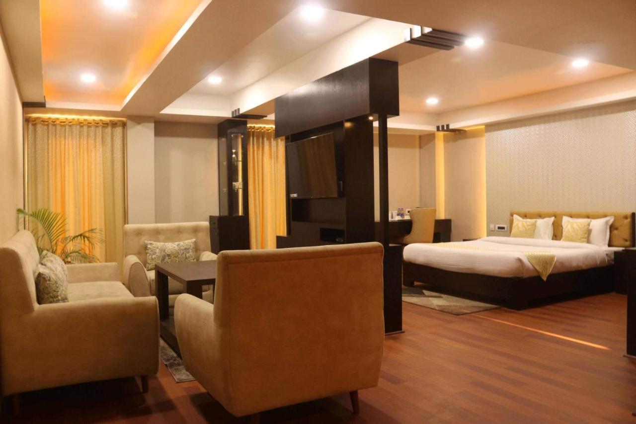Hotel The Kalyaniz Guwahati Esterno foto