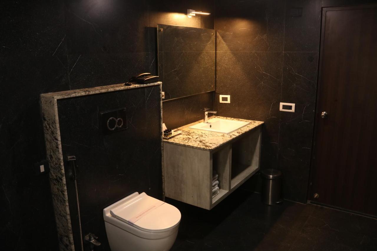 Hotel The Kalyaniz Guwahati Esterno foto