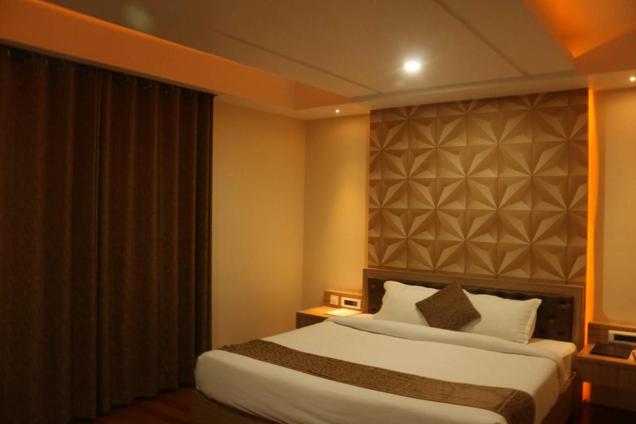 Hotel The Kalyaniz Guwahati Esterno foto