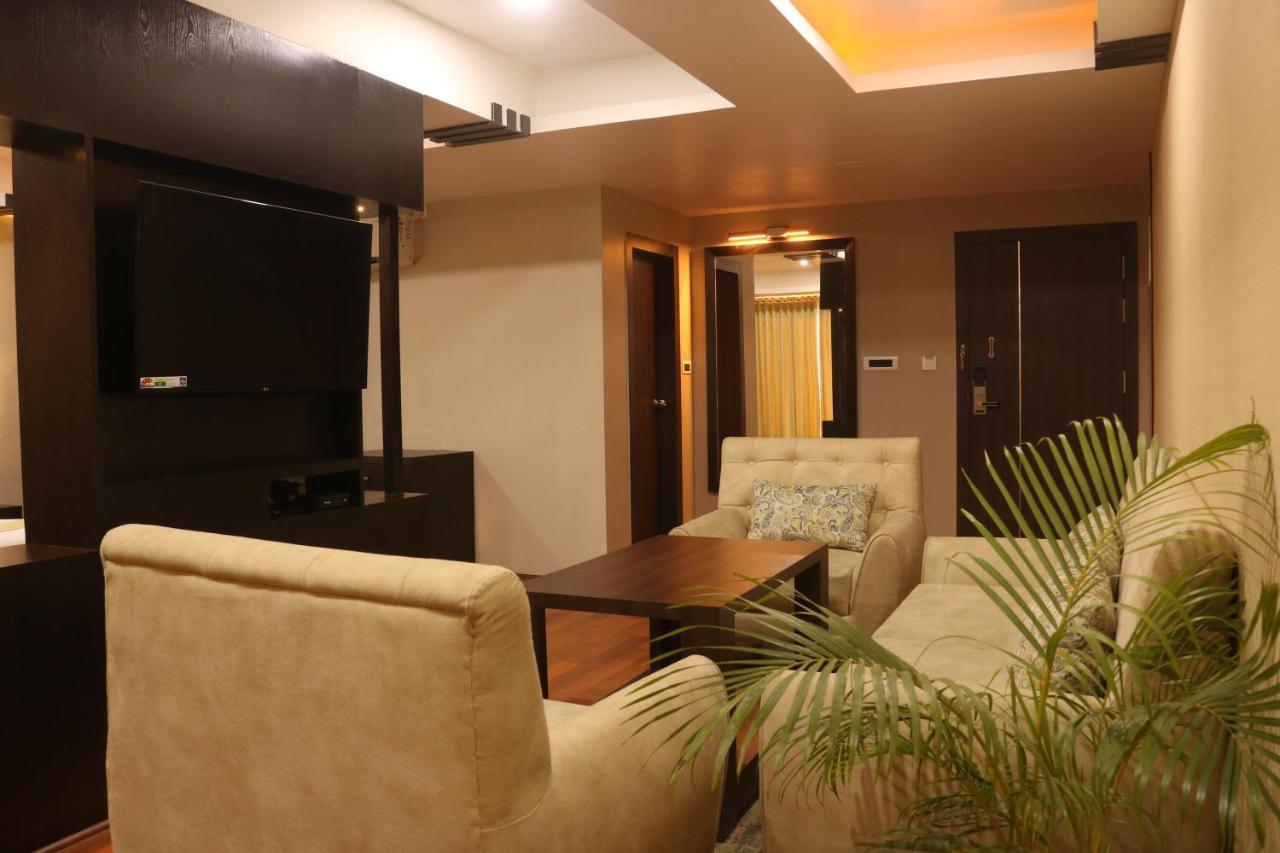 Hotel The Kalyaniz Guwahati Esterno foto