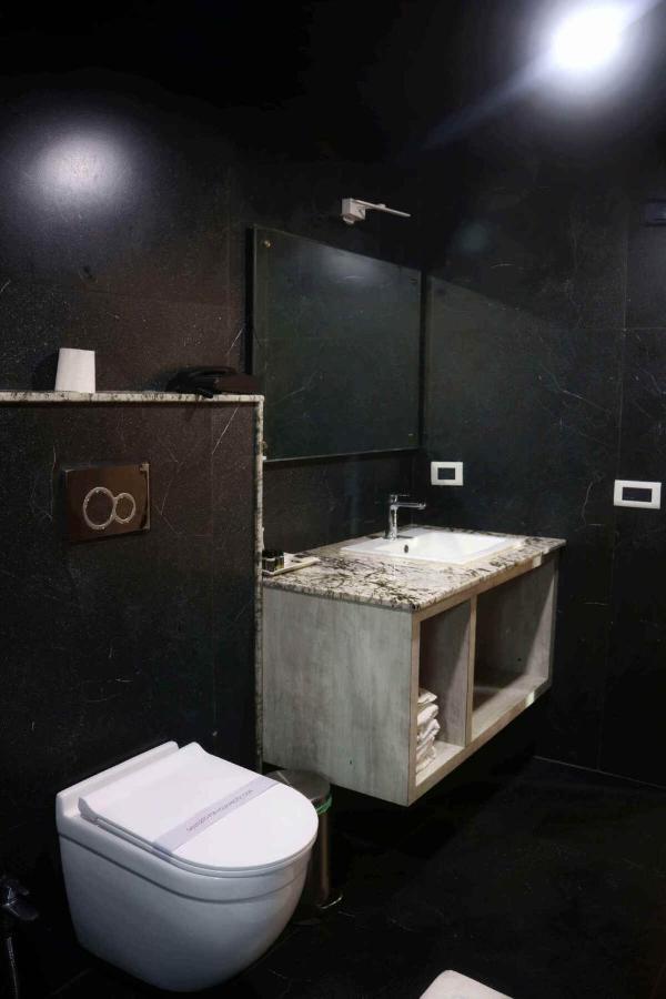 Hotel The Kalyaniz Guwahati Esterno foto