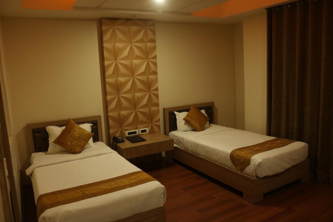Hotel The Kalyaniz Guwahati Esterno foto