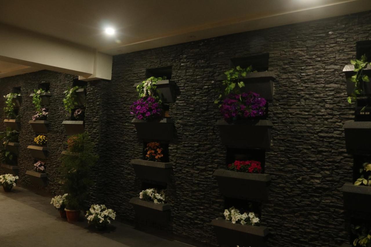 Hotel The Kalyaniz Guwahati Esterno foto