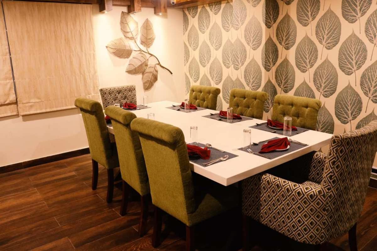 Hotel The Kalyaniz Guwahati Esterno foto