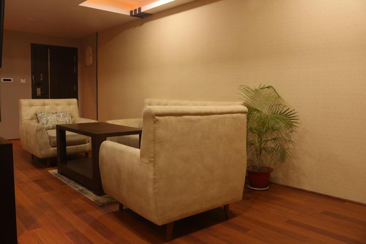 Hotel The Kalyaniz Guwahati Esterno foto