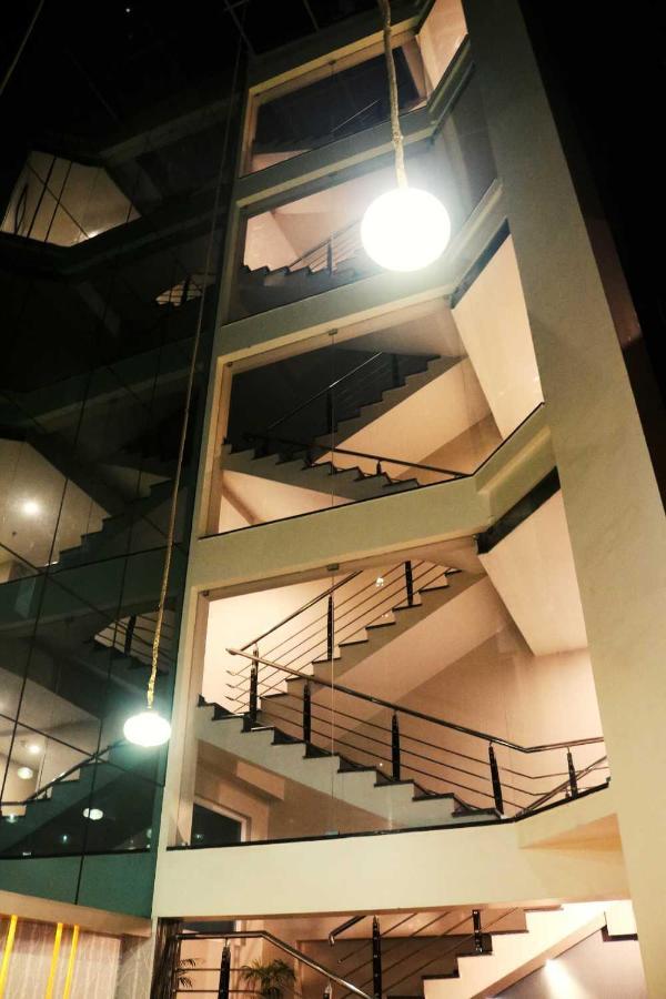 Hotel The Kalyaniz Guwahati Esterno foto