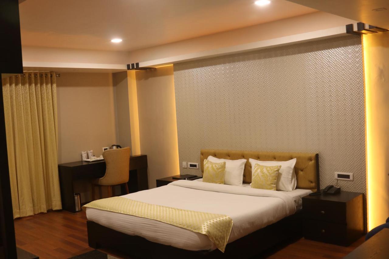 Hotel The Kalyaniz Guwahati Esterno foto
