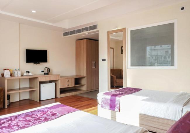 Hotel The Kalyaniz Guwahati Esterno foto